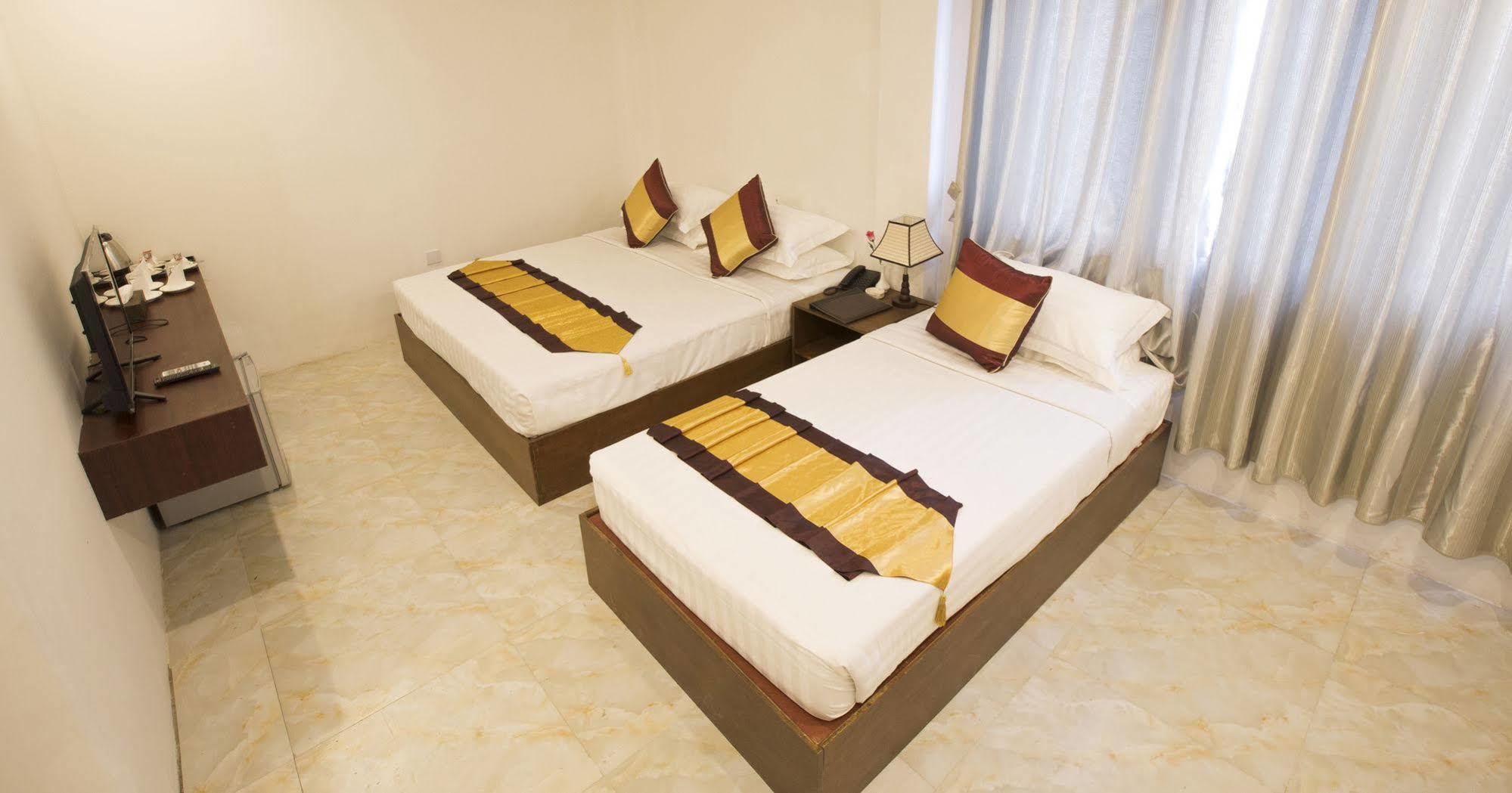 Hotel Sunny Mandalay Bagian luar foto